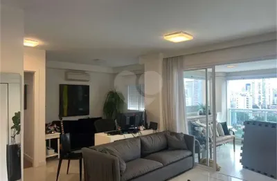 Apartamento com 2 suítes, 2 vagas, sala ampliada, varanda gourmet com churrasqueira, lavabo, área de serviço com banheiro e depósito na vila olímpia