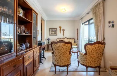 Cobertura para venda de 187m² com piscina, jardim, home theater, 3 dormitórios, 1 suíte, terraço e 3 vagas em uma das ruas mais cobiçadas de moema
