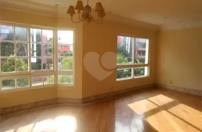 Casa em condomínio fechado com 3 quartos para alugar na Rua Santo Américo, --, Morumbi, São Paulo