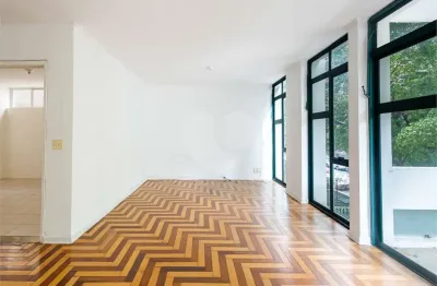 Apartamento com ares de casa a poucos passos do clube pinheiros