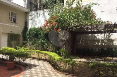 Casa de 350m² com 12 salas, rua sempre vagas disponíveis, proximidade com triano-masp