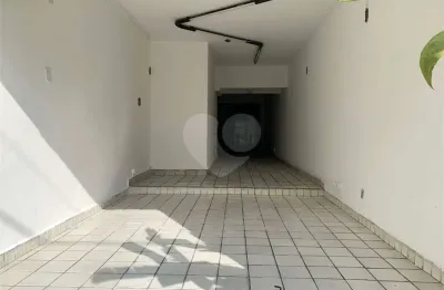 Casa comercial com 220 metros, de área construída, em moema.