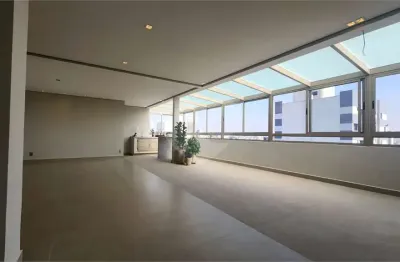 Cobertura à venda em pinheiros de 296 m² com 4 suítes e 2 vagas.