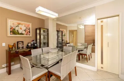 Apartamento de 117m2, 3 dormitórios, 1 suíte com varanda, 3 vagas, depósito e lazer, na saúde.