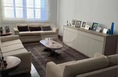Oportunidade única: 3 dormitórios em condomínio exclusivo no paraíso!