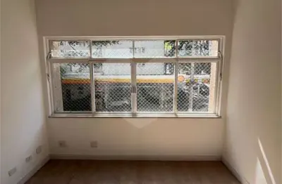 Oportunidade única, 2 dormitórios mais dependências empregado e área de serviço. sem vaga jardins.