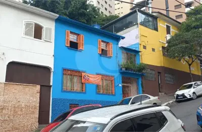 Oportunidade em higienópolis em sobrado comercial e residencial a venda com 3 dormitórios ou salas e 2 vagas, ótimo para morar ou empreender. localização estratégica, próximo ao metrô e serviços.