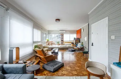 Jardim paulista, 2 vagas, 260 m², 4 quartos, suíte com closet, andar alto
