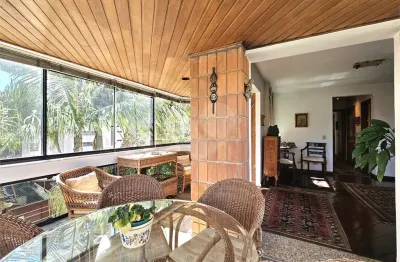 Jardim europa ao lado do clube pinheiros e próximo ao clube hebraica 2 vagas, 3 quartos sendo 1 suite.