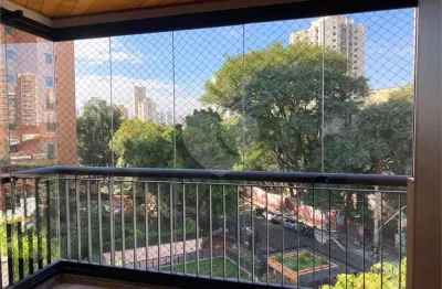 Apartamento com 3 quartos para alugar na Rua Conceição de Monte Alegre, --, Brooklin, São Paulo