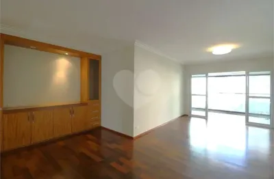 Apartamento com 3 quartos para alugar na Rua Gaivota, --, Moema, São Paulo