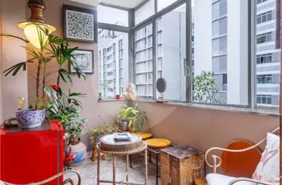 Próximo à paulista, 228 m², 4 quartos (1  suíte), 1 vaga, sala com janelões, jardim de inverno,