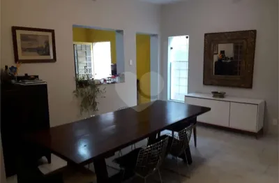 Ótimo sobrado no brooklin, 404 m² de a.c. e 500 m² de terreno, 3 suítes, 2 vagas, a 850m metrô campo belo!
