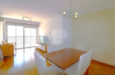 Apartamento com 3 quartos para alugar na Avenida Moema, --, Moema, São Paulo