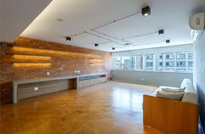 Higienópolis / apto reformado c/ 253 m², 2 vagas, 4 quartos (2 suítes), andar alto, face norte