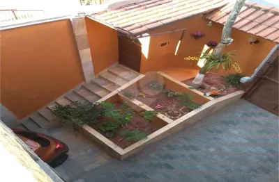 Sobrado com 3 dormitrios - bairro panamericano - jaragua