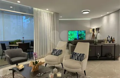 Apartamento reformado a venda em moema (fora da rota), com 130 m2, 3 suítes e 2 vagas