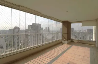 Moema - terraço com churrasqueira - próximo aos melhores colégios do bairro