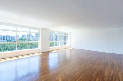 Apto alto padrão em frente ao clube pinheiros.4 dts, 3 suites ,2 vagas.