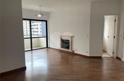 Apartamento à venda de 100 m² de 3 dormitórios sendo 1 suite e 2 vagas de garagem.