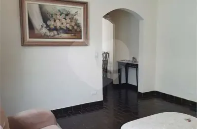 Casa à venda de 190 m² na vila mariana de 3 quartos, sendo 1 suite e 2 vagas.
