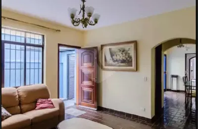 Casa à venda de 190 m² na vila mariana de 3 quartos, sendo 1 suite e 2 vagas.