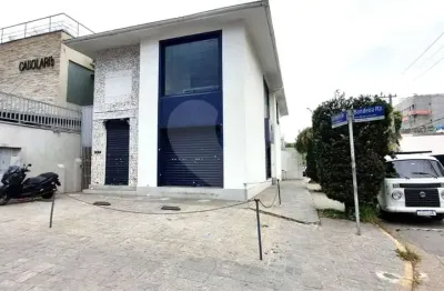 Casa comercial de esquina , a 50 m dos hospitais rede d’or e são luiz. ideal para restaurante, loja, clínica.