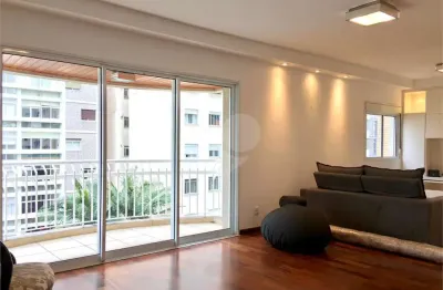Apartamento para alugar no jardim paulista com 2 suítes e 3 vagas.