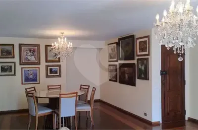 Apartamento de 168m2, 4 dormitórios, 1 suíte, 2 vagas fixas, lazer no Jardins.