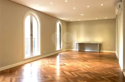 Apartamento com 3 quartos para alugar na Alameda Casa Branca, --, Jardim América, São Paulo