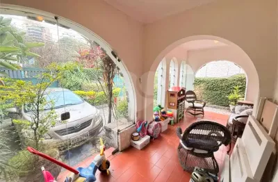 Casa  com 290m² de área útil é a união perfeita entre espaço, conforto e localização privilegiada.