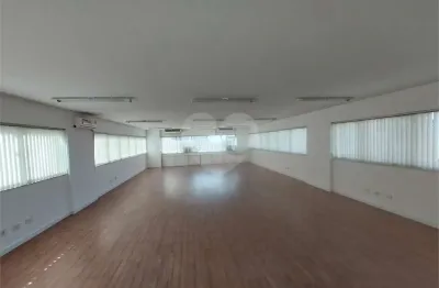 Sala comercial com 114m²  1 vaga de garagem na região da consolação