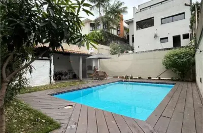 Casa com 5 quartos à venda na Rua Petrópolis, --, Sumaré, São Paulo