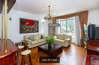 Sobrado com 270m2, 3 dormitórios, sendo 1 suíte, 2 toaletes, 5 vagas, edícula, no campo belo.