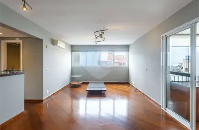 Apartamento com  90m 1 quarto (suíte) 2 banheiros 2 vagas próximo ao metro