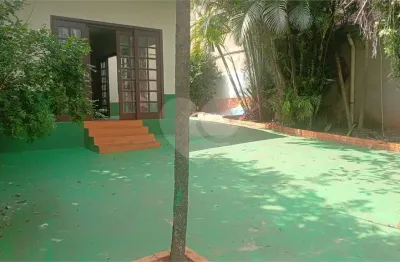 Sobrado comercial com quintal e edícula – 450m do metrô praça da árvore