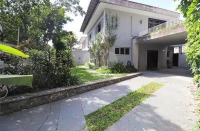 Sobrado na vila madalena á venda - 3 suítes, 4 vagas, jardim, rua harborizada, próximo ao metrô, 231 m2 úteis.