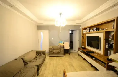 Sobrado de 160m2, 3 dormitórios, 2 vagas de garagem, na vila mariana.