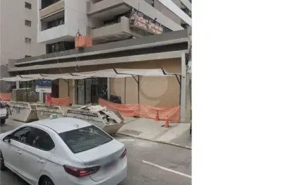 Loja térrea de 200m2, 5 vagas de garagem, no bairro de higienópolis.