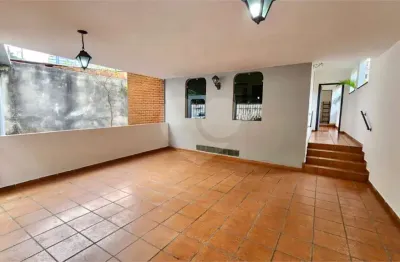 Casa tipo para venda em chácara inglesa com 3 quartos, sendo 1 suíte, 300m²