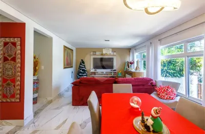 Casa térrea assobradada a venda na saúde, com 310 m2 de área construída, sala e 3 quartos (2 suítes) com ar condicionado e 5 vagas