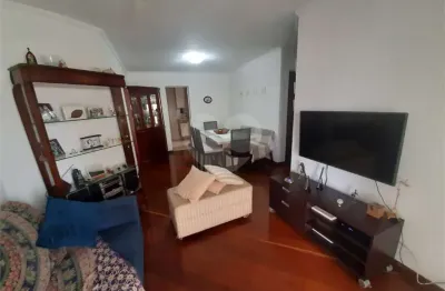 Apartamento a venda em moema, andar alto, com 3 quartos (1 suíte), terraço e 2 vagas.