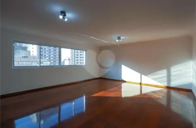Apartamento com 3 quartos para alugar na Rua Jacurici, --, Itaim Bibi, São Paulo