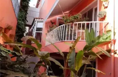 Casa de vila à venda no paraíso com 3 dormitórios e área externa