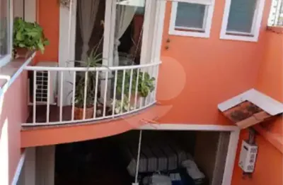 Casa de vila à venda no paraíso com 3 dormitórios e área externa
