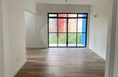 Apartamento de 80m² vila mariana, excelente localização. 2 quatros 1 suíte sala com varanda