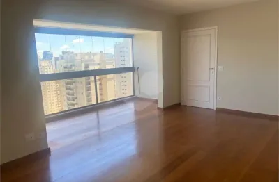 Apartamento a venda com 03 quartos, 01 su;ite, 02 vagas e 118m² em moema