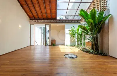 Casa comercial para alugar na Rua Oscar Freire, --, Jardim América, São Paulo