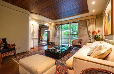 Oportunidade no Jardim América! Este amplo apartamento, com 155,40 m² de área útil