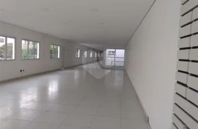 Barracão / Galpão / Depósito à venda na Rua Almeida Torres, --, Aclimação, São Paulo